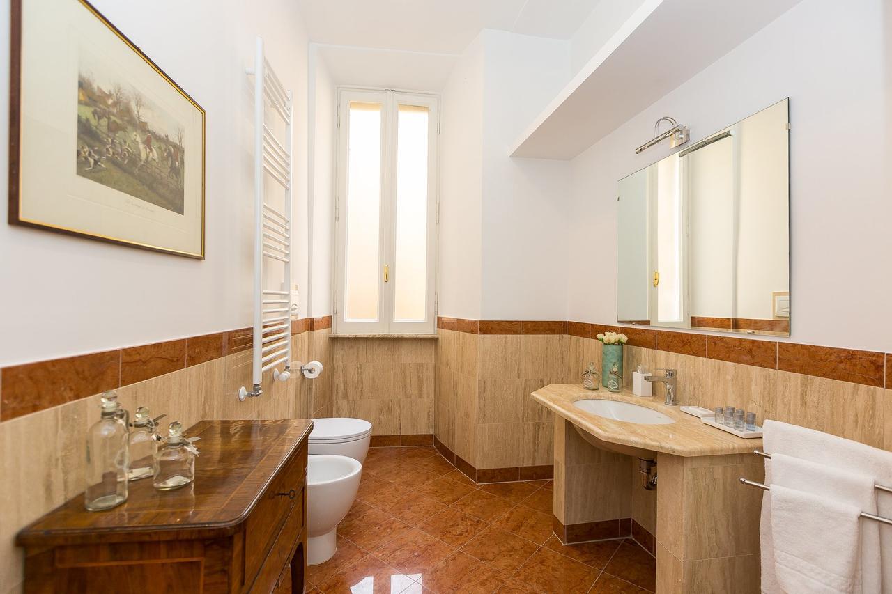 Prestigious Apartment Via Barberini Rome Exterior photo
