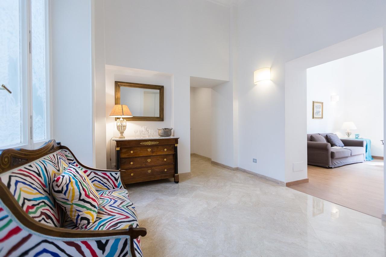 Prestigious Apartment Via Barberini Rome Exterior photo