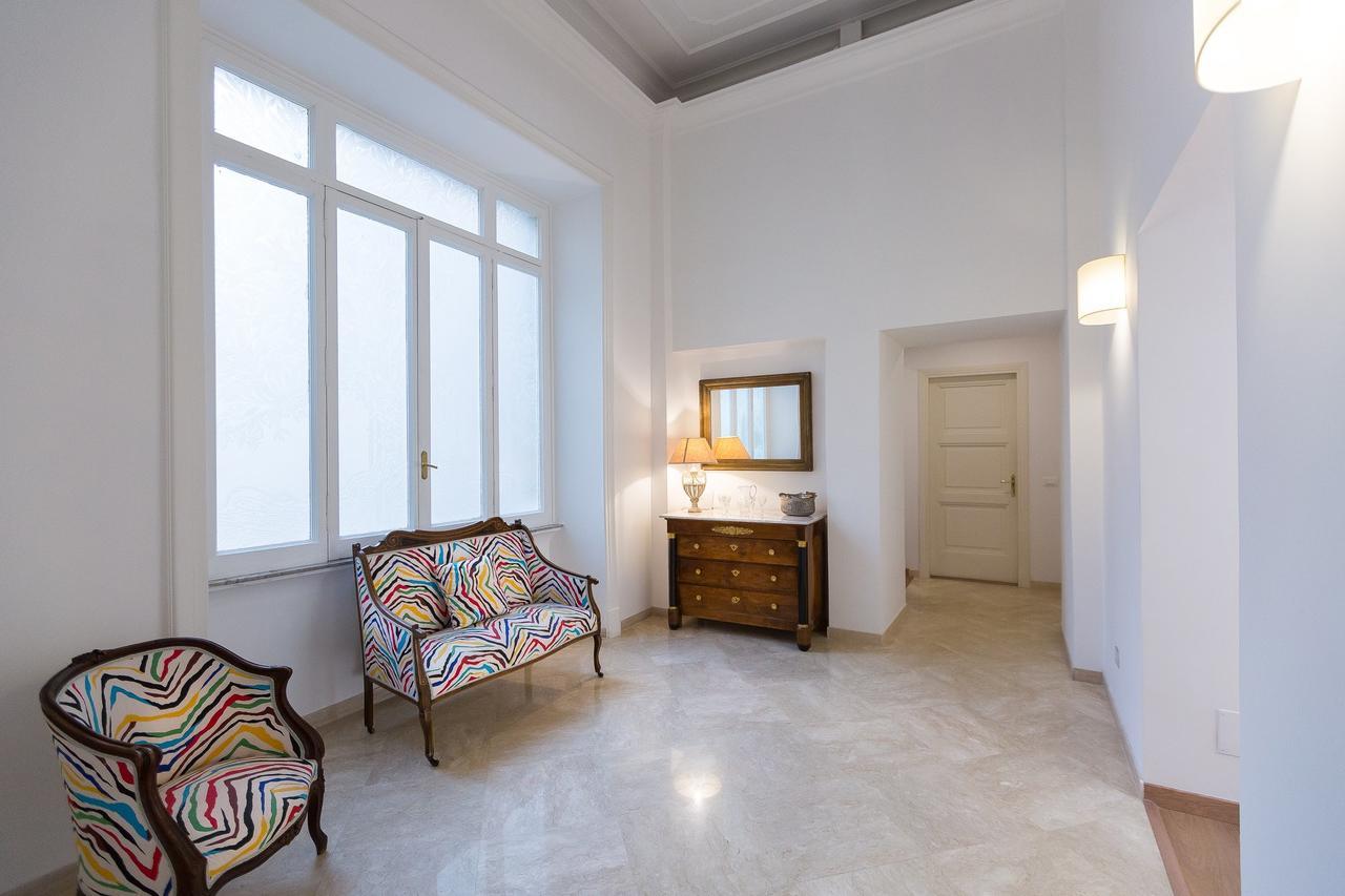 Prestigious Apartment Via Barberini Rome Exterior photo